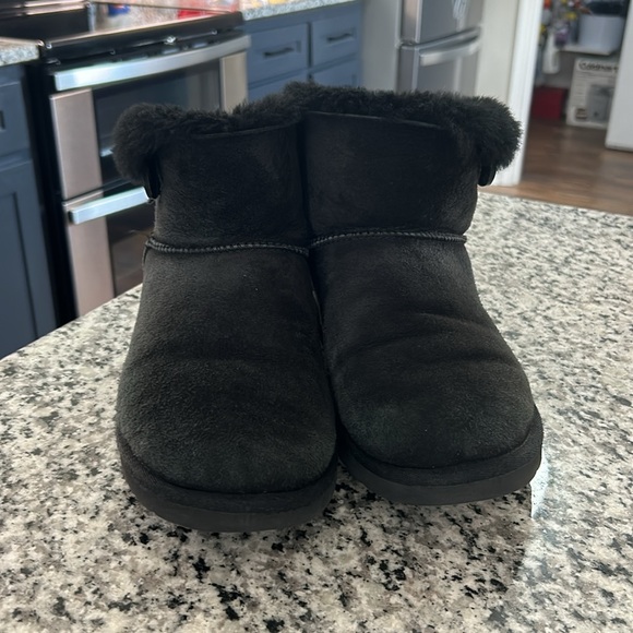 UGG Australia Mini Bailey Button Ankle 3352 Sheepskin Boots Black Women Size 9 - Picture 2 of 13